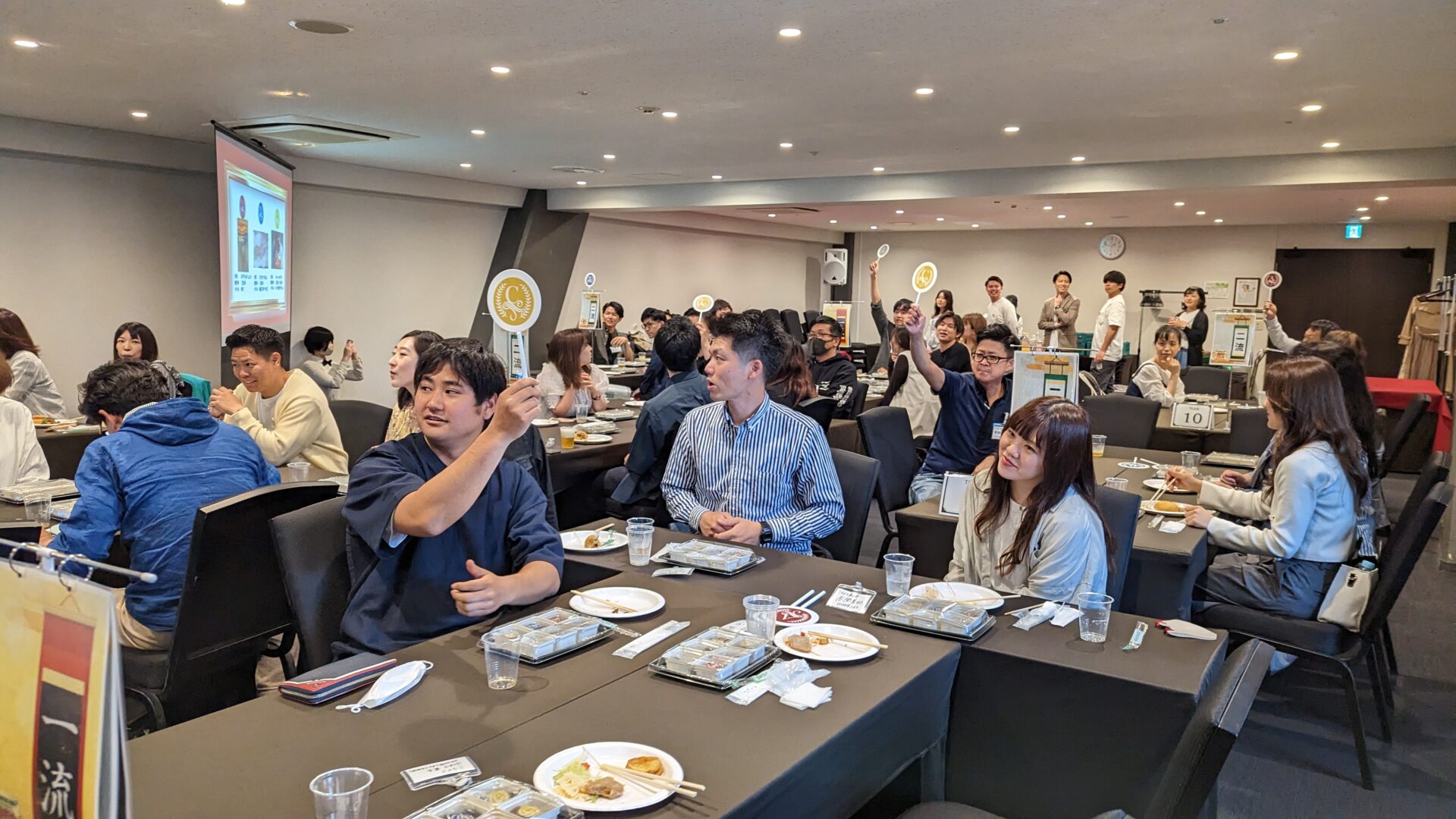 忘年会が盛り上がる!余興・出し物・宴会芸のネタ30選 | ビジメシ